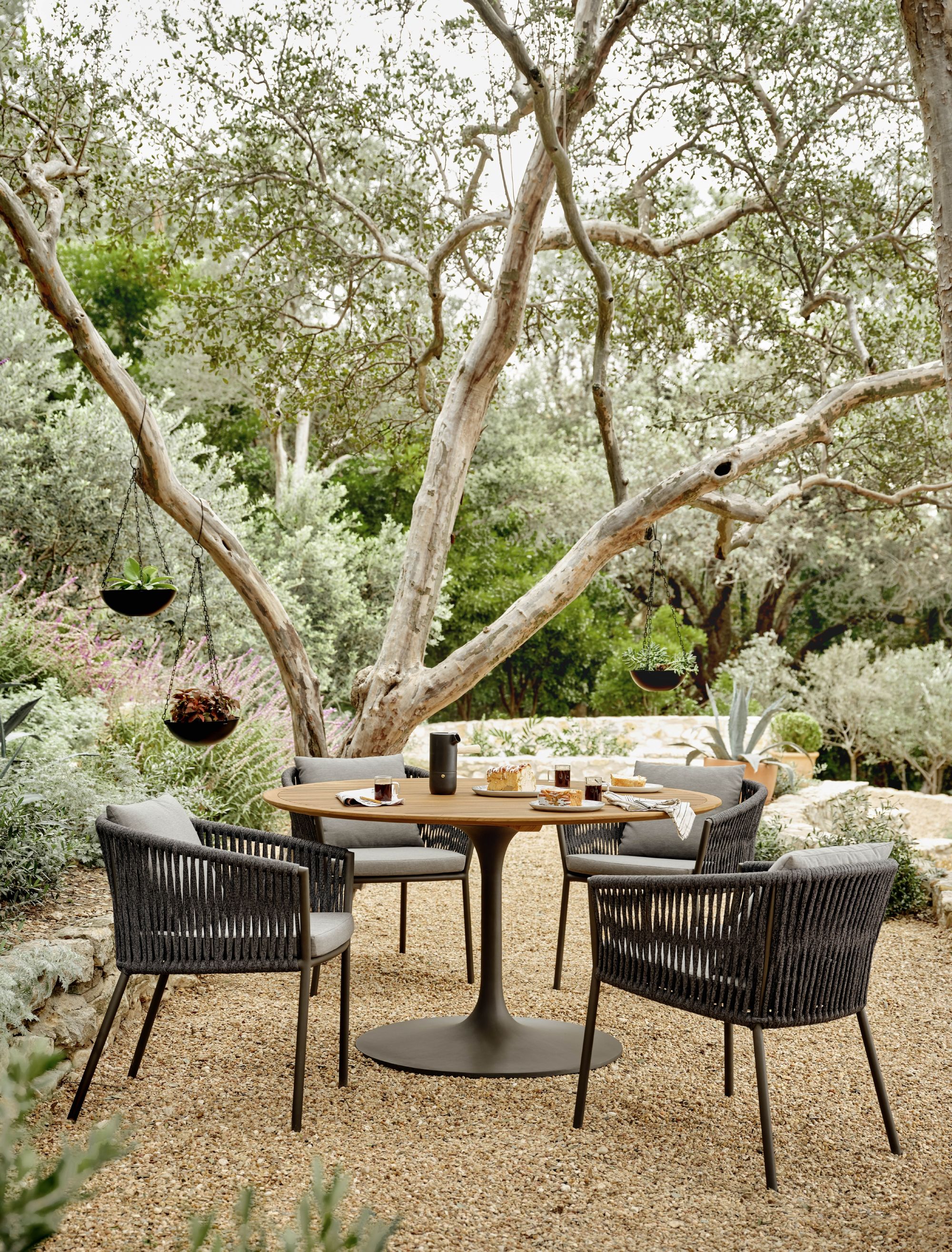 Covered outdoor online dining