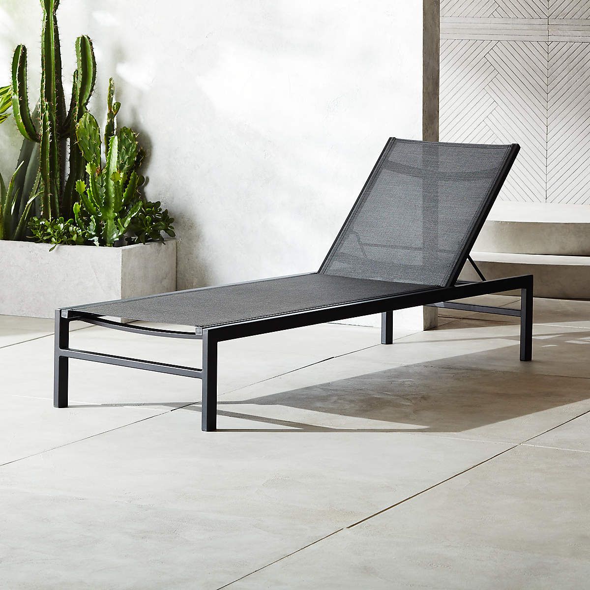 Black aluminum 2025 chaise lounge