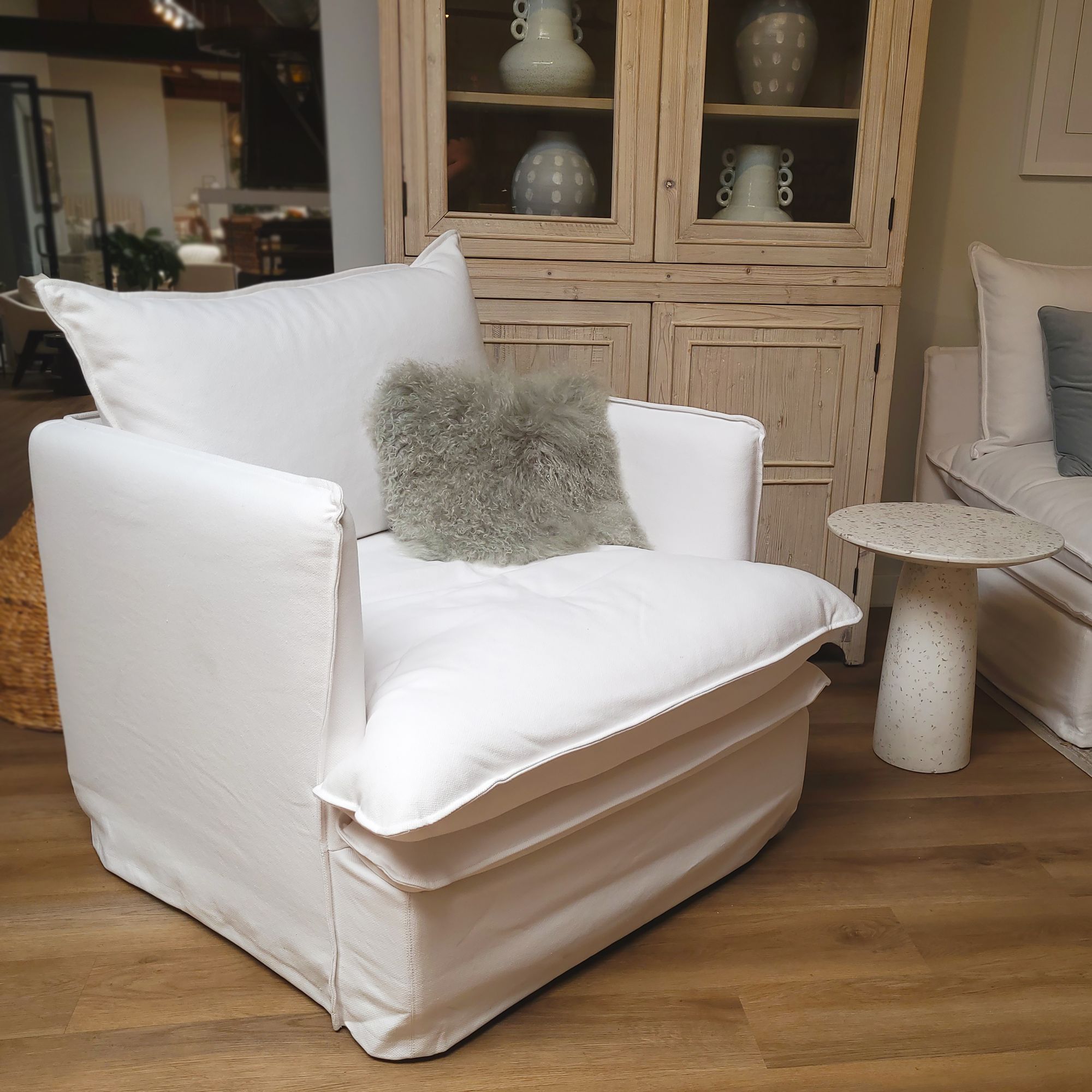 White slipcover accent online chair