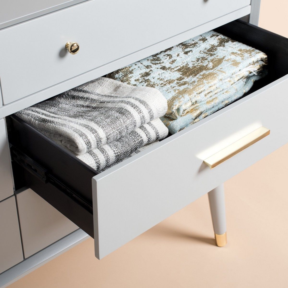 Safavieh madden outlet retro dresser